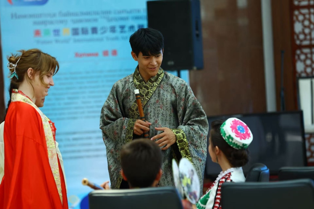 日日躁夜夜躁狠狠久久AV