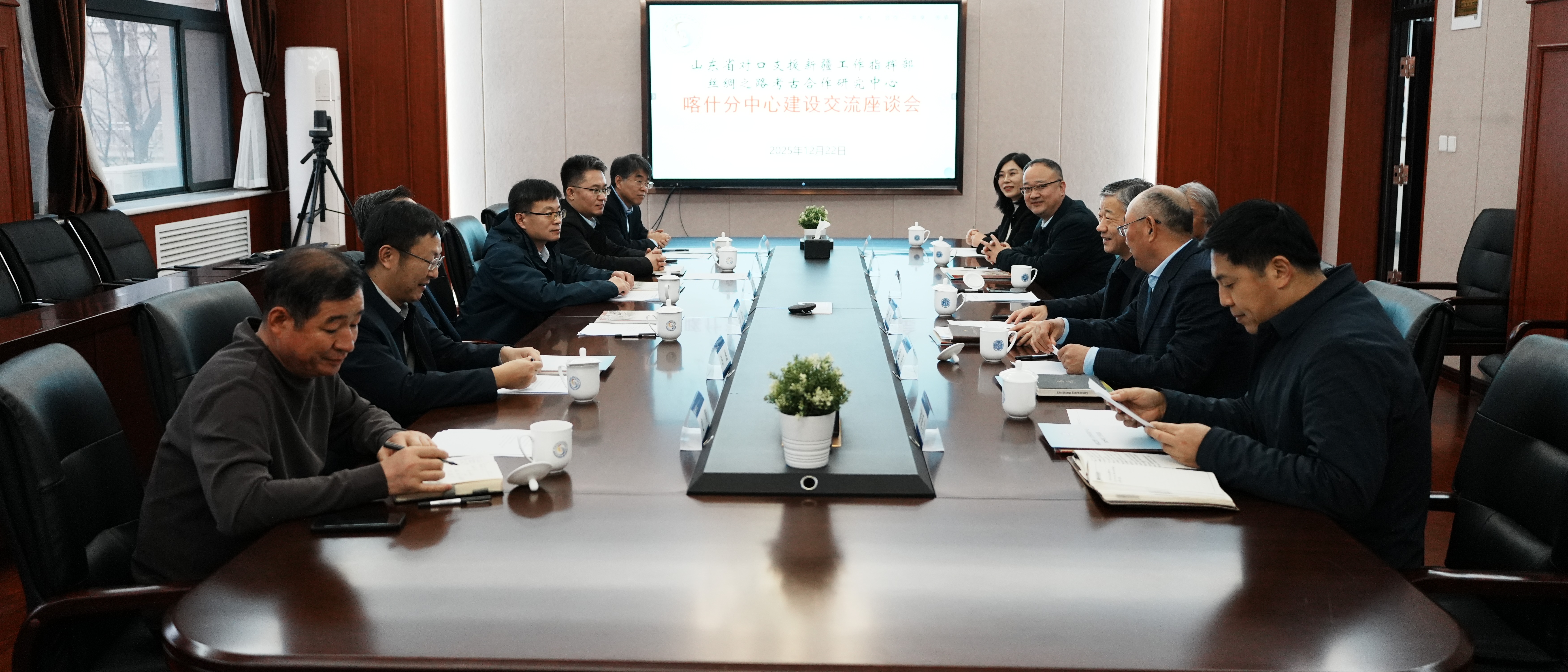 山东援疆指挥部党委书记、总指挥袁良一行来校调研