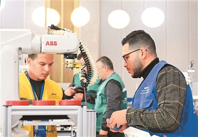 日日躁夜夜躁狠狠久久AV