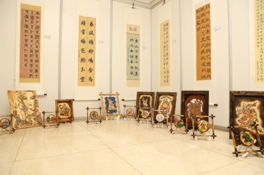 日日躁夜夜躁狠狠久久AV