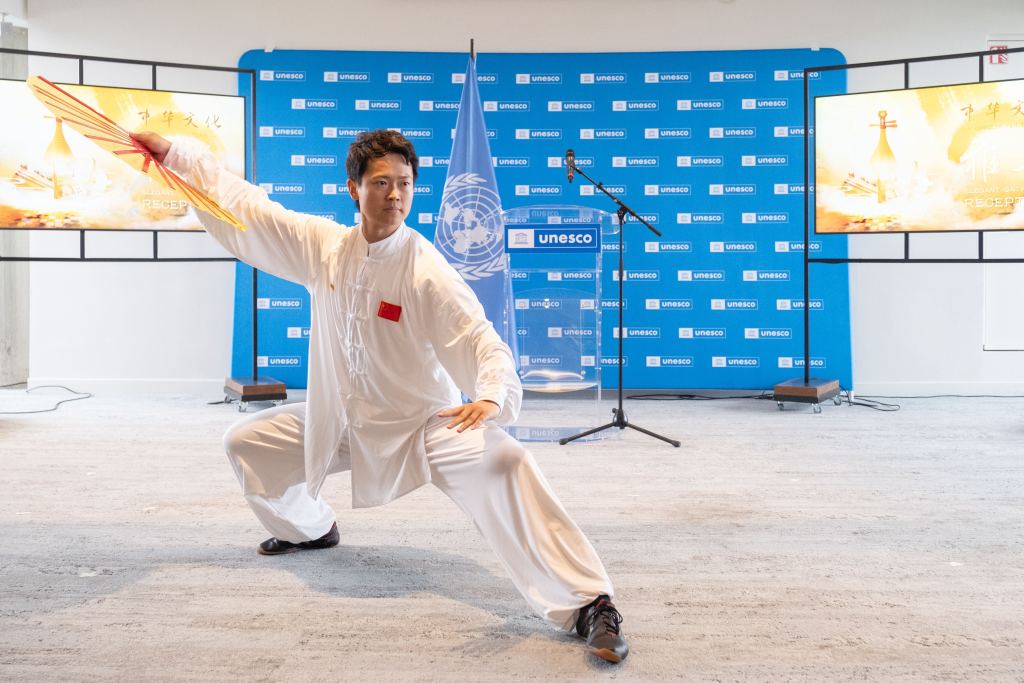 日日躁夜夜躁狠狠久久AV