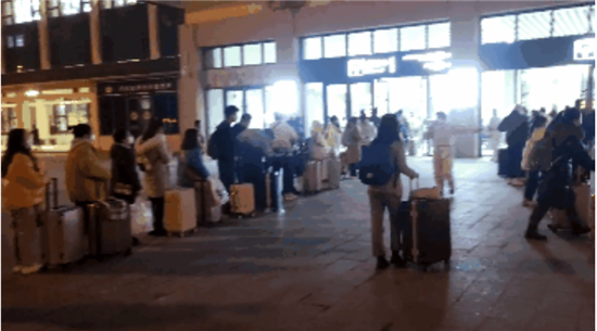 日日躁夜夜躁狠狠久久AV