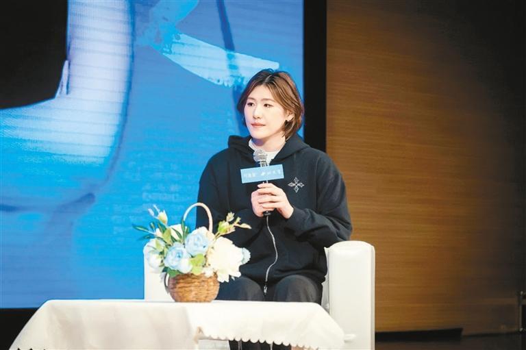 日日躁夜夜躁狠狠久久AV