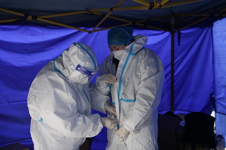 日日躁夜夜躁狠狠久久AV