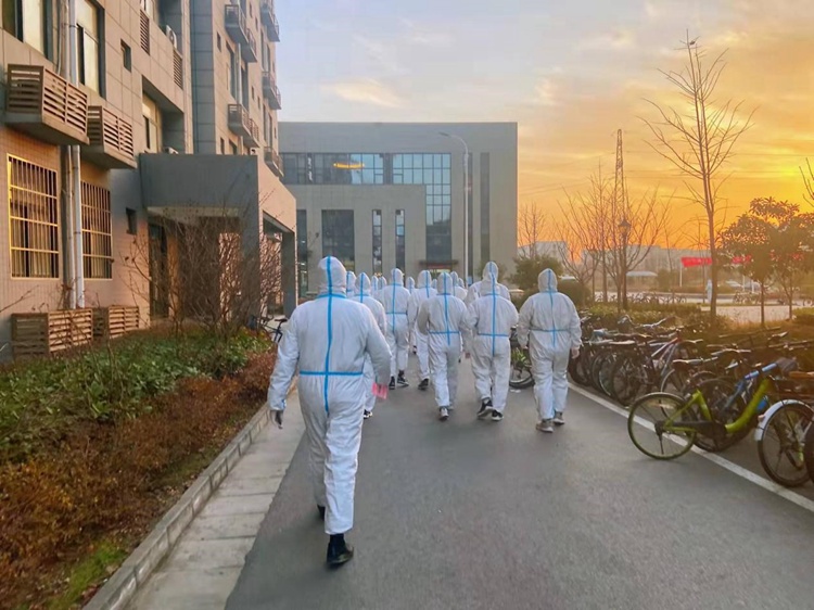 日日躁夜夜躁狠狠久久AV