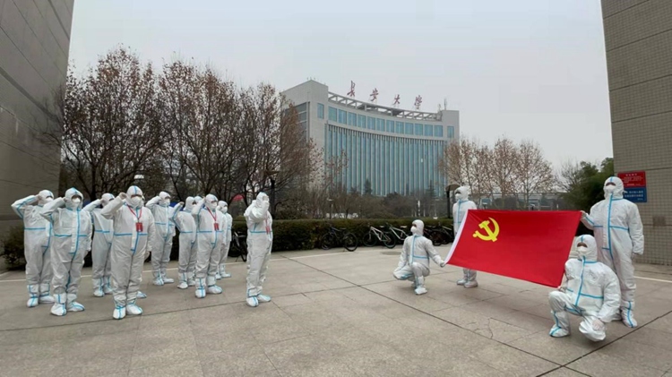 日日躁夜夜躁狠狠久久AV