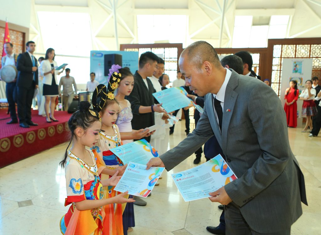 日日躁夜夜躁狠狠久久AV