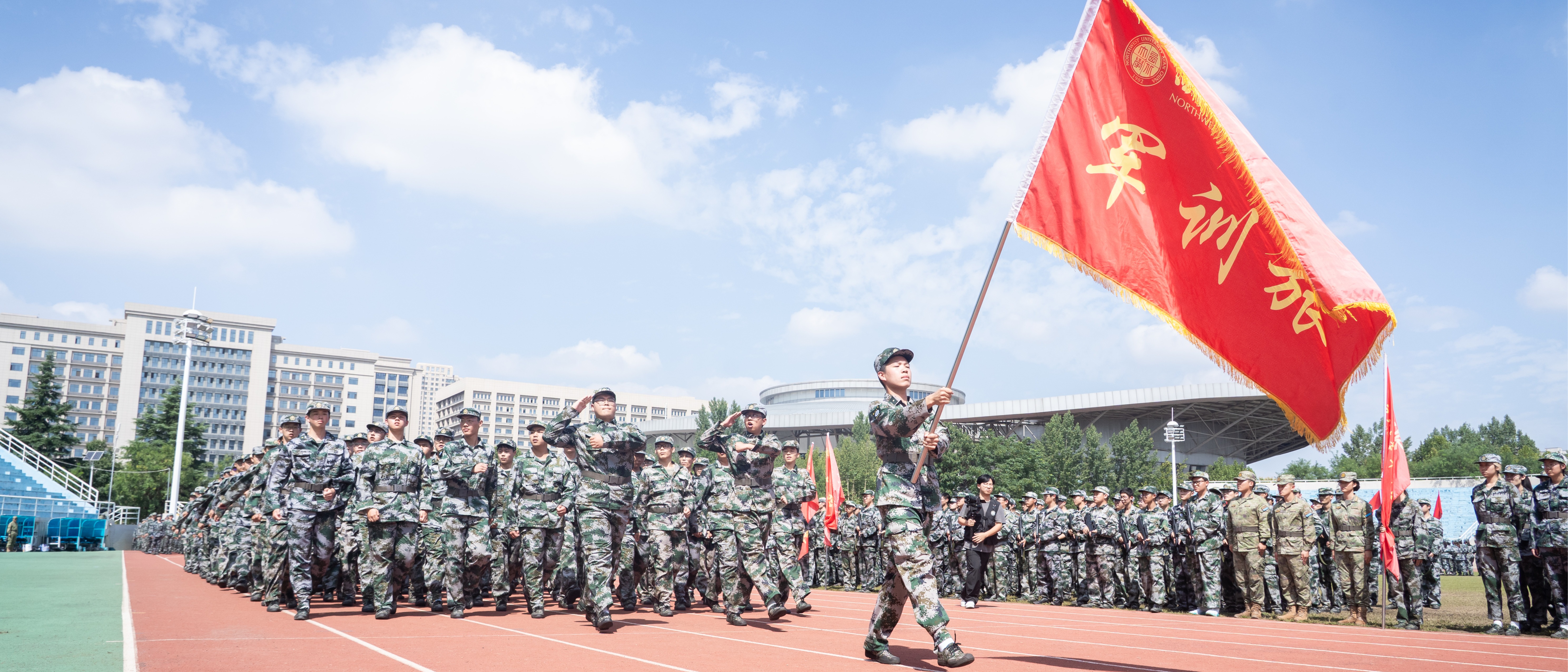 我校举行2025年学生军训总结表彰大会