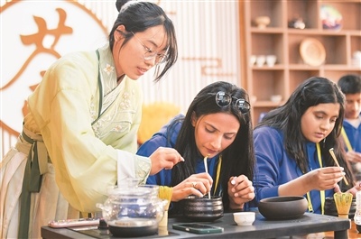 日日躁夜夜躁狠狠久久AV