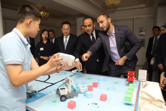 日日躁夜夜躁狠狠久久AV